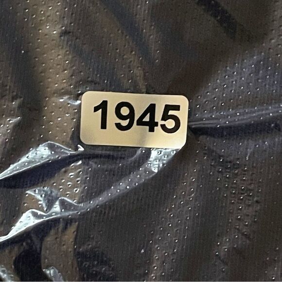 Abercrombie & Fitch Essential Long-Sleeve Polished Body-Skimming Tee - Picture 6 of 6